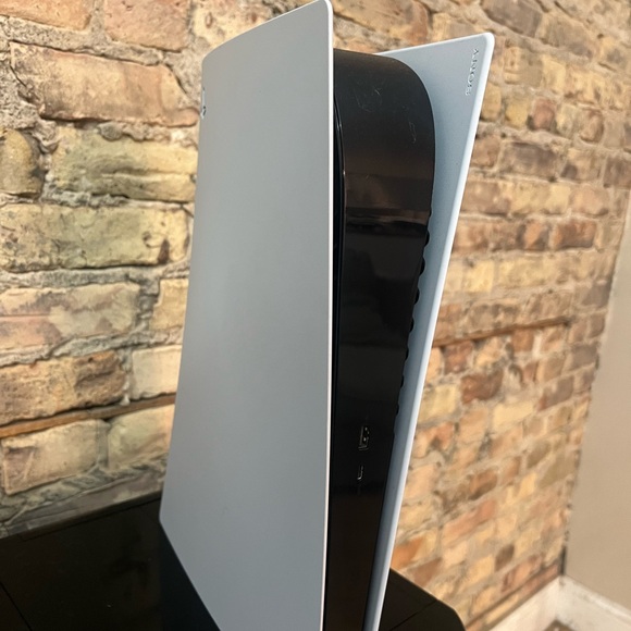 PS5 - Picture 4 of 4